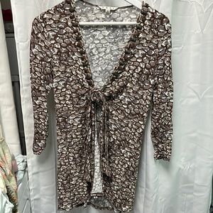 CAbi Brown and White Patterned Blouse w/ neckline embellishments & gathered 3/4